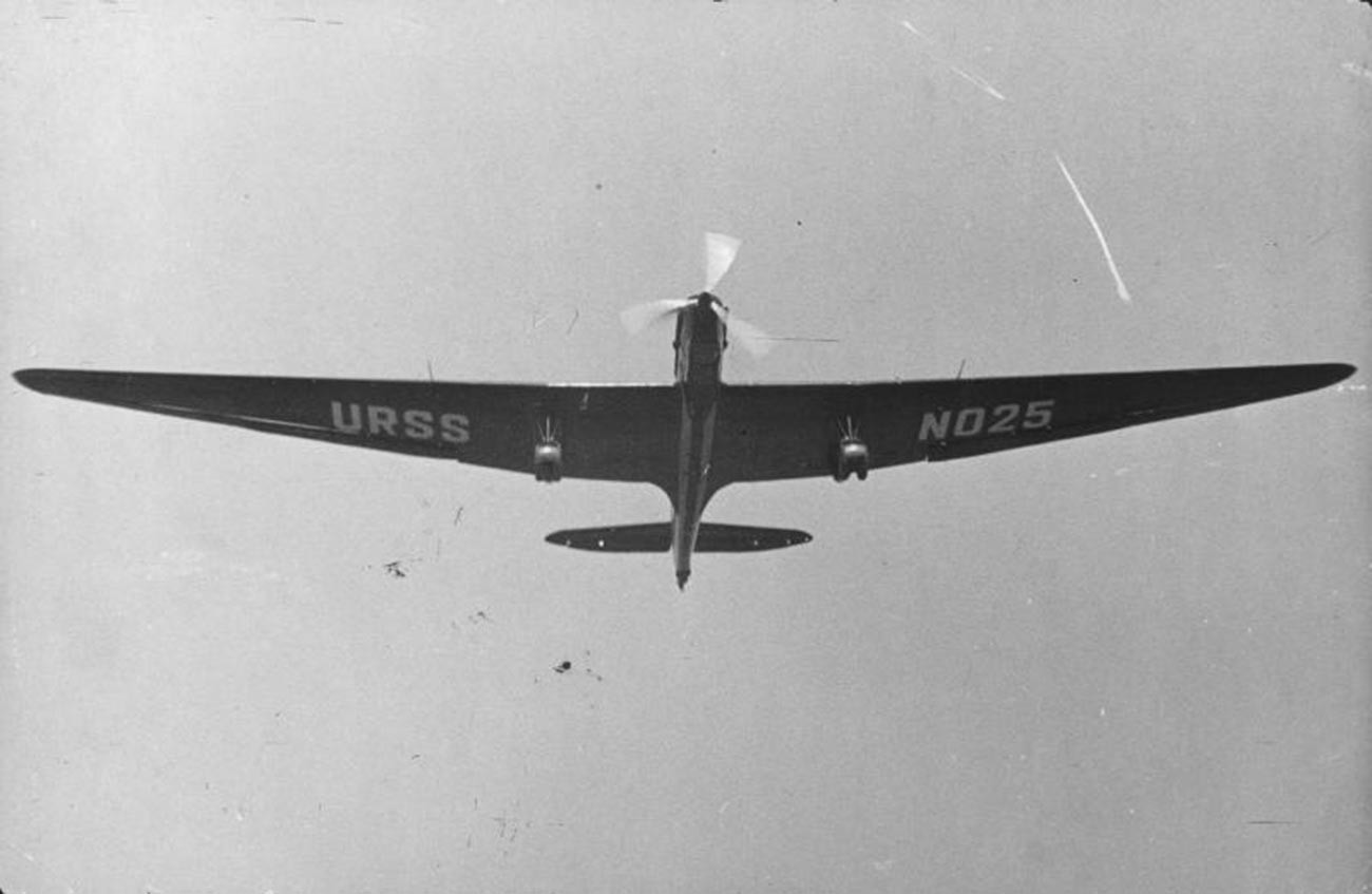 Самолет АНТ-25 в полет
