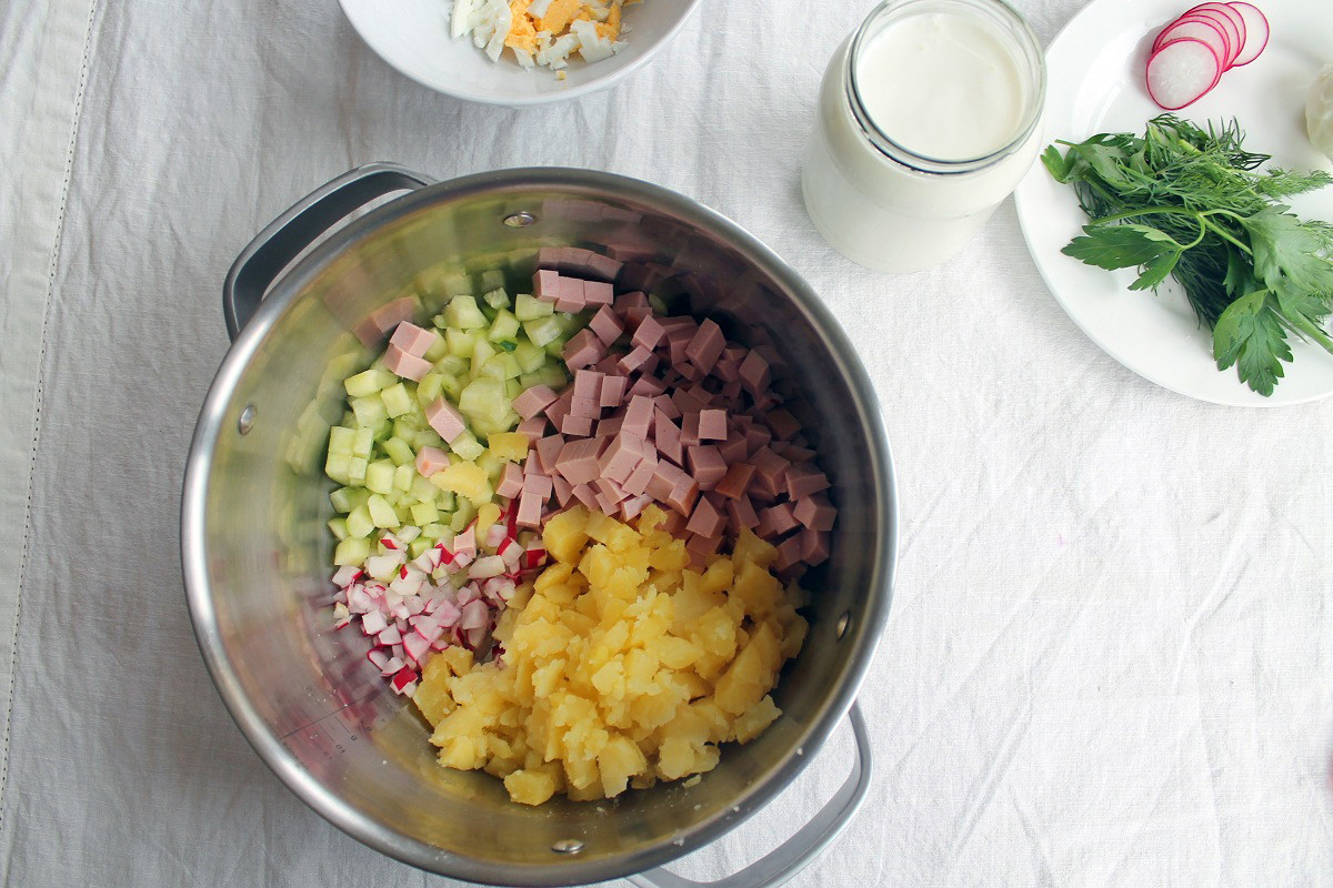 Как вкусно приготовить окрошку на айране