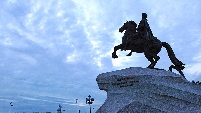 "Brončani konjanik", spomenik Petru Velikom, na Trgu Senata u Sankt-Peterburgu.
