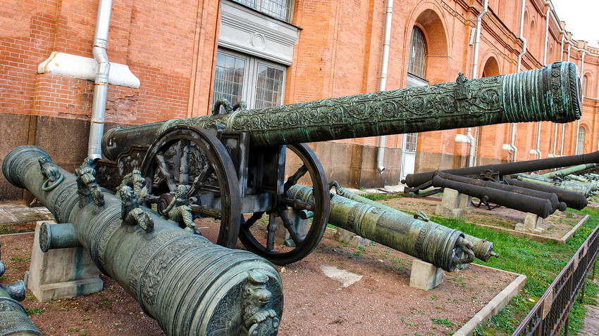 Cannone da assedio “Re Achille”, forgiato da Andrej Chokhov. Museo storico militare di artiglieria, San Pietroburgo