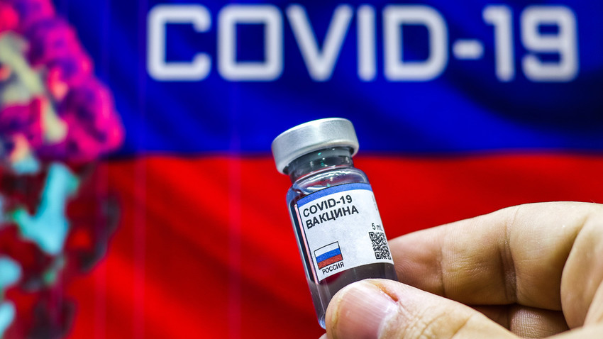 Снимката само илюстрира ваксината срещу COVID-19, направена в Русия
