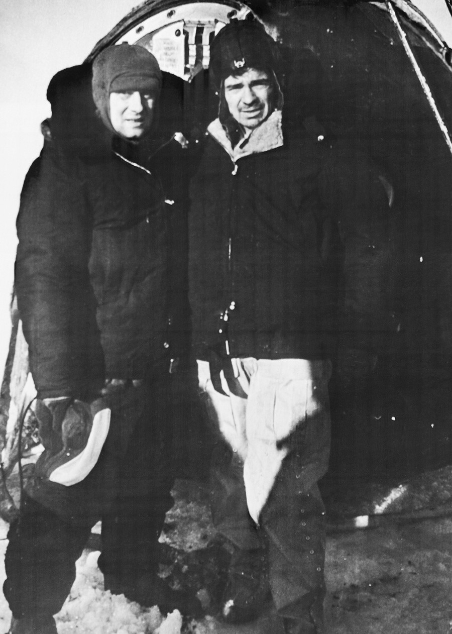 Zoudov (à droite) et Rojdestvenski (à gauche) après leur sauvetage
