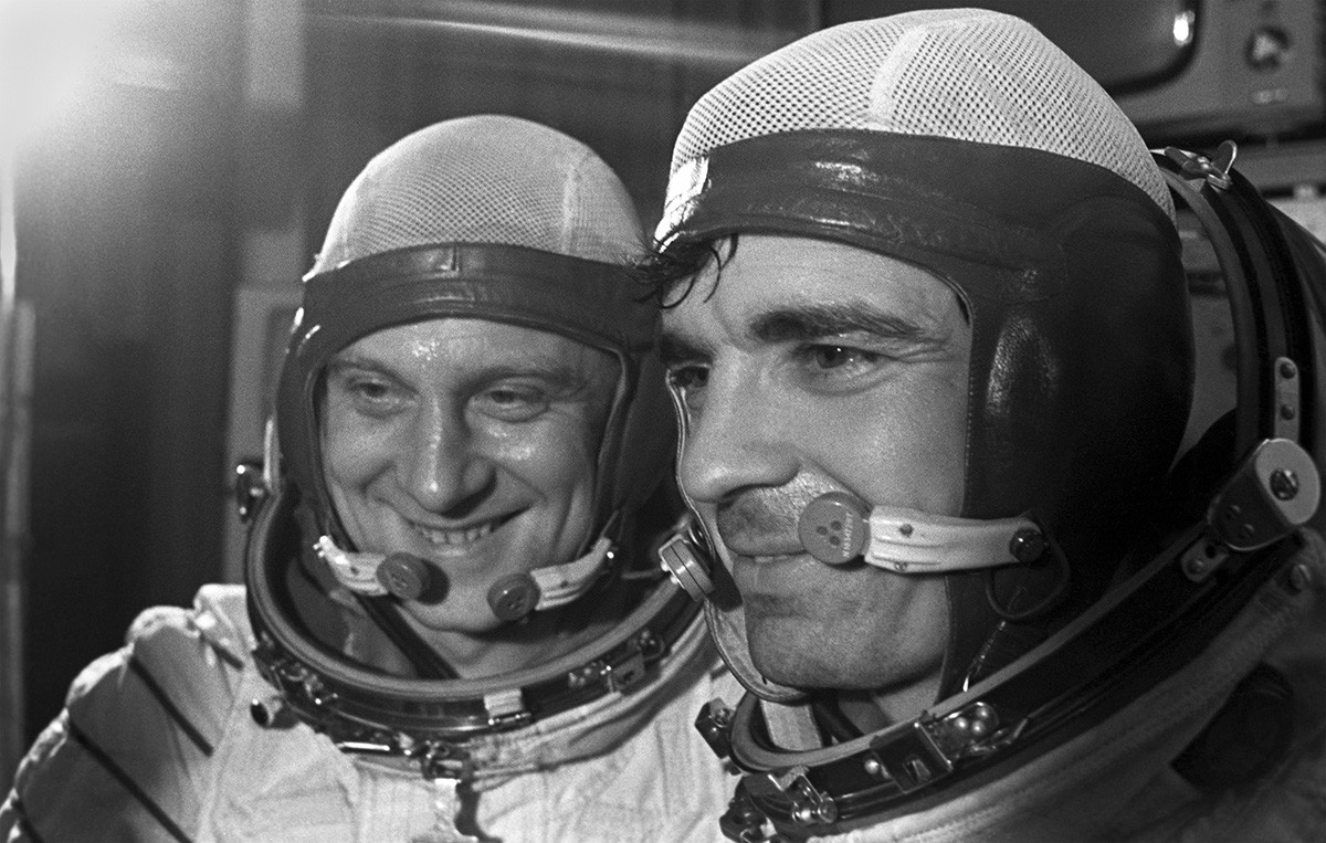 Awak Soyuz-23, Vyacheslav Zudov (kanan) dan Valery Rozhdestvensky, di Pusat Pelatihan Kosmonaut Yuri Gagarin.