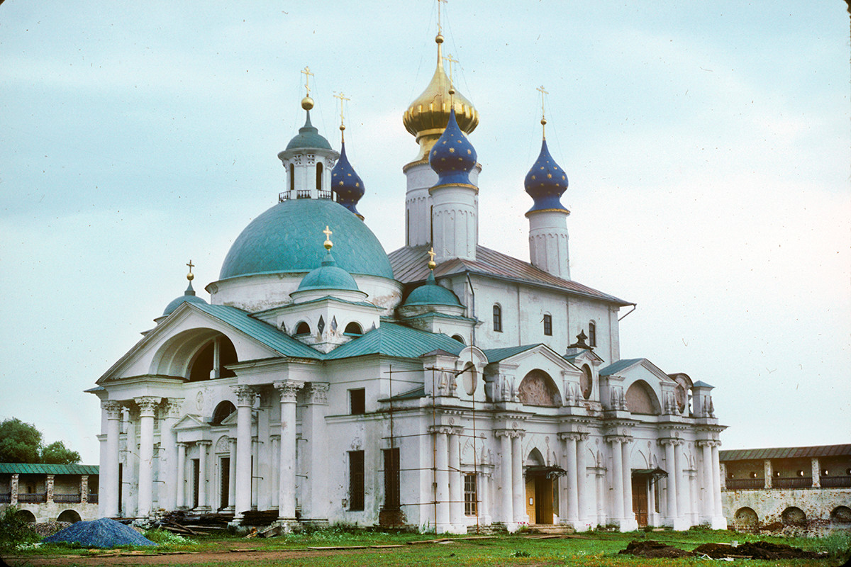 Cathedral of Conception of St. Anne, with attached Church of St. Yakov (left). Northwest view. August 5, 1995