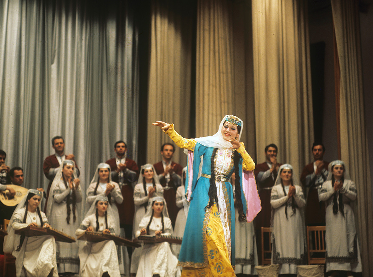 Ensemble d’État de chant et de danse de la RSS d’Arménie, 1972
