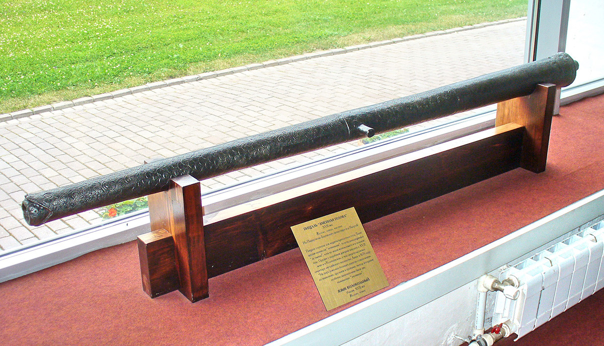 A 17-th century fortress gun 