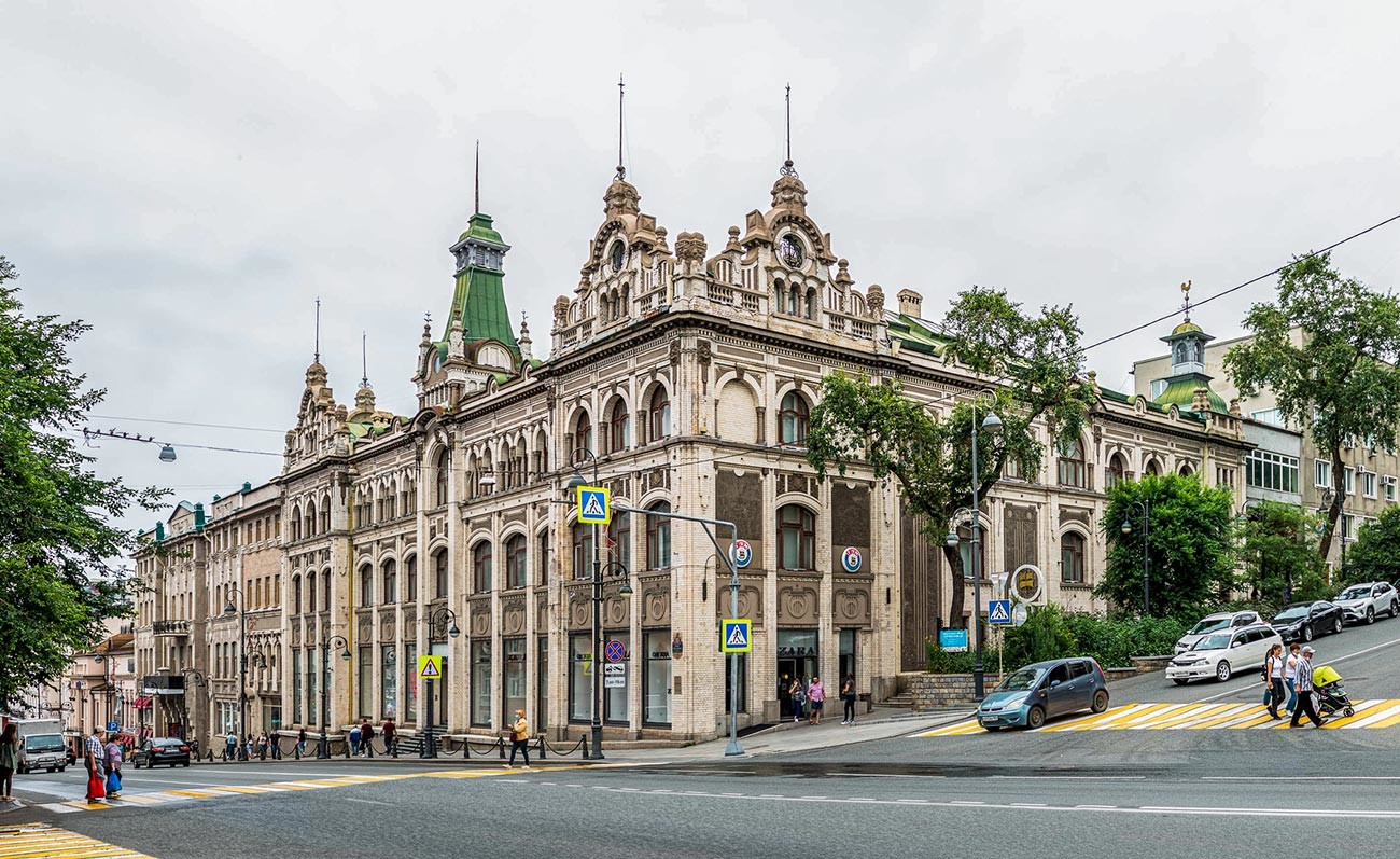 Grand magasin de Kunst et Albers à Vladivostok de nos jours