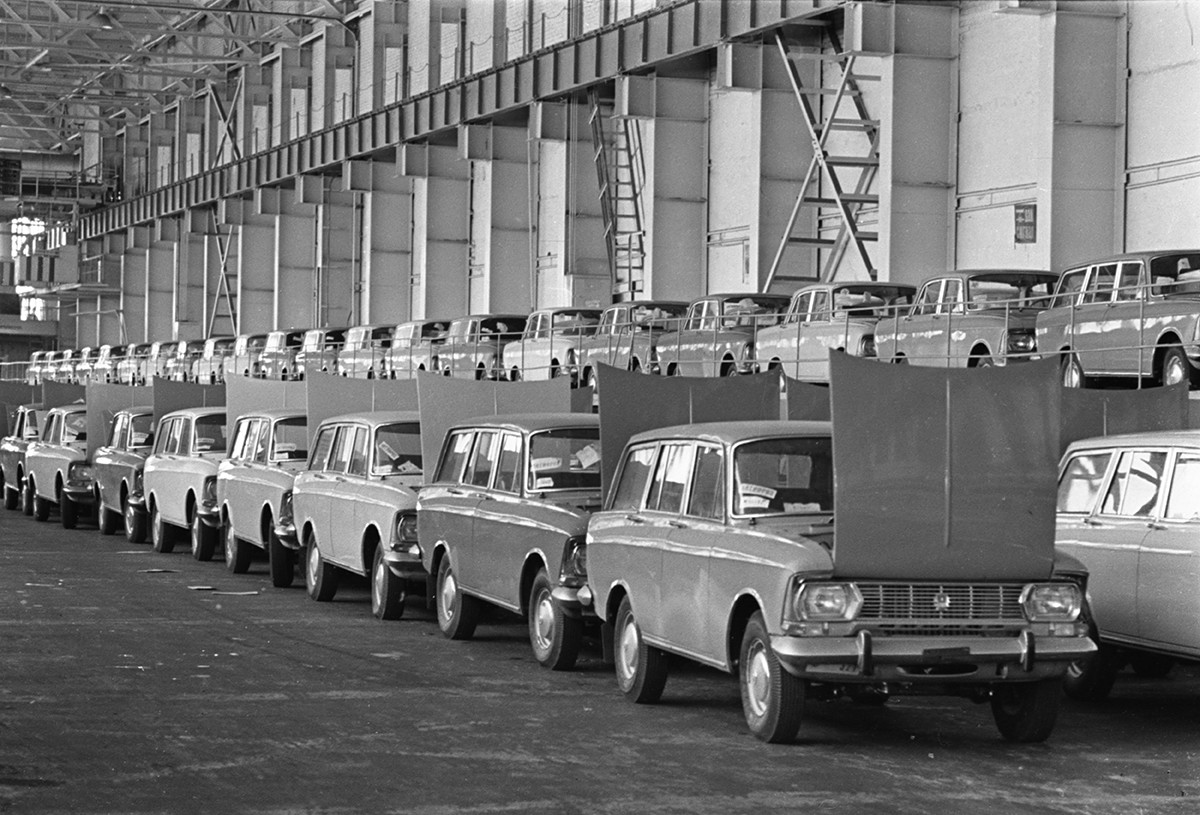 Pabrik mobil AZLK, Moskow, 1974.