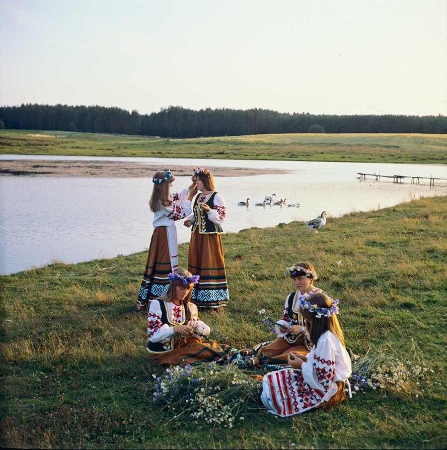 Ivan Kupala (vzhodnoslovanski kres) pri Državnem muzeju ljudske arhitekture in življenja v okolici Minska, 1989

