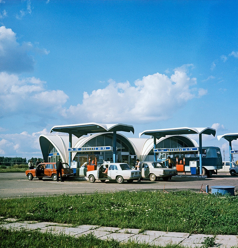 Bencinska črpalka v Minsku, 1978