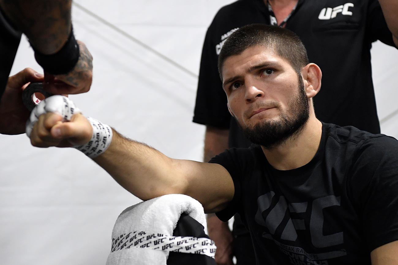 Nurmagomedov sucede a McGregor: russo dominou por completo o