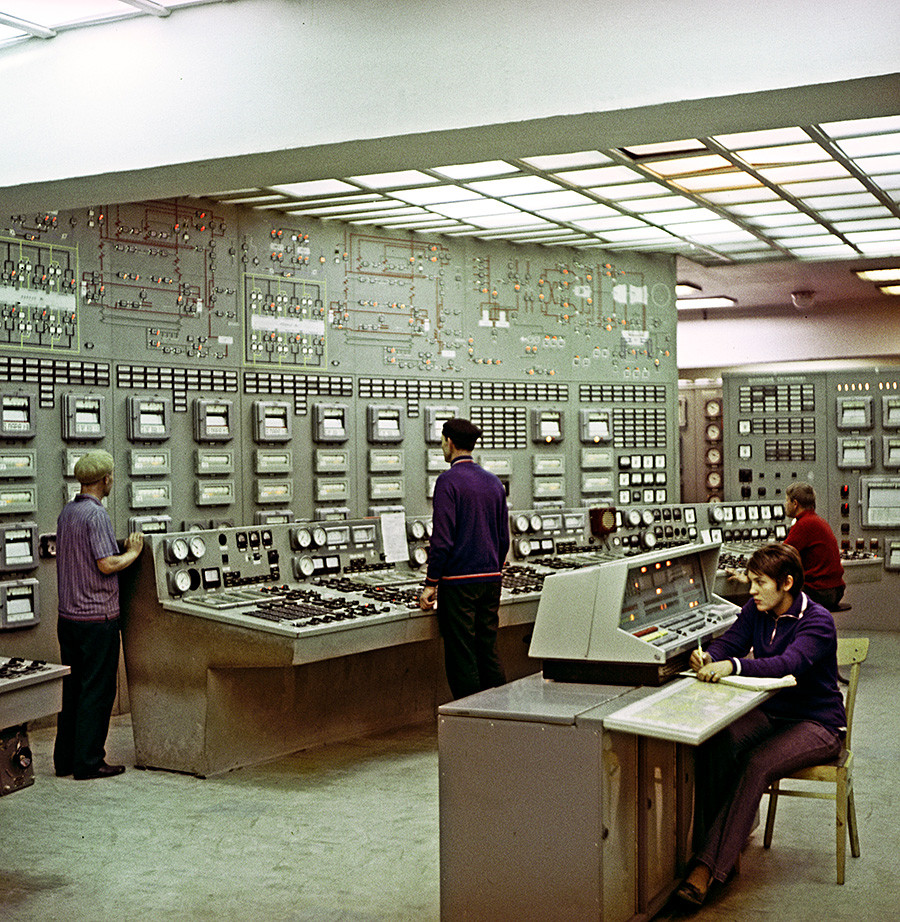 Panel de control de la Central Térmica de Lukoml en la ciudad de Novolukoml, República Socialista Soviética de Bielorrusia, 1972. 