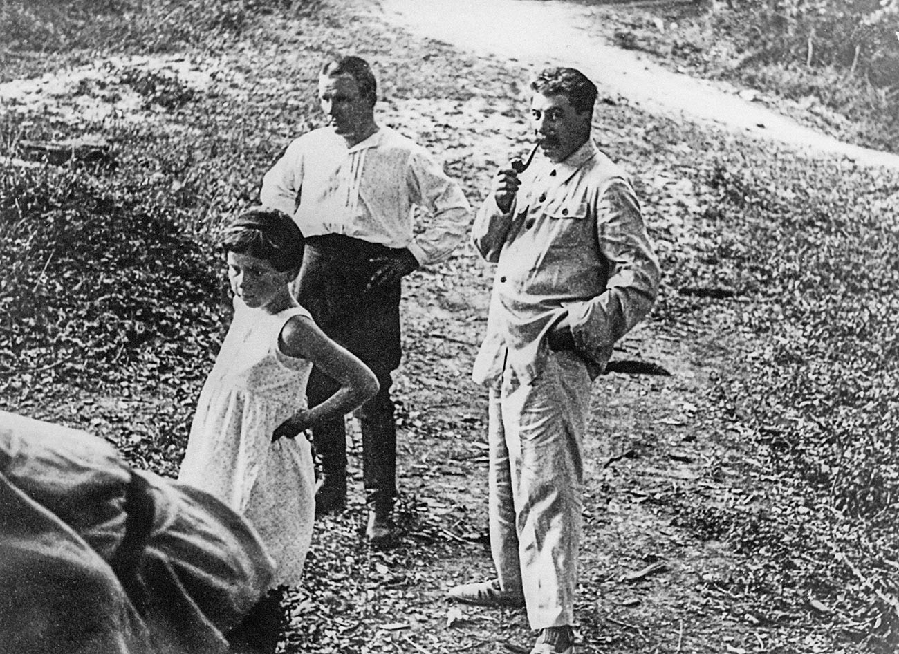 Йосиф Сталин, Сергей Киров и дъщерята на Сталин Светлана Алилуева. 1930 г.
