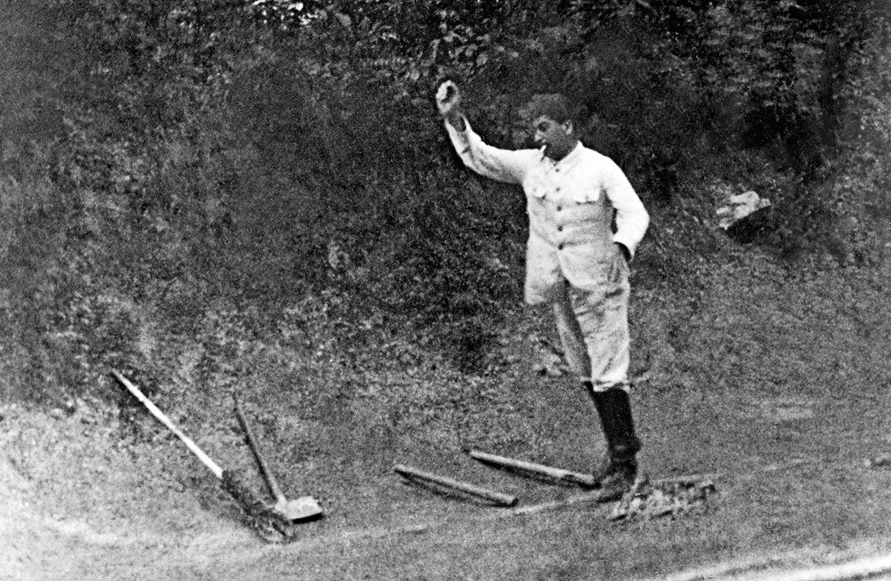 ヨシフ・スターリンがコロドキーに遊んでいる、1920年代