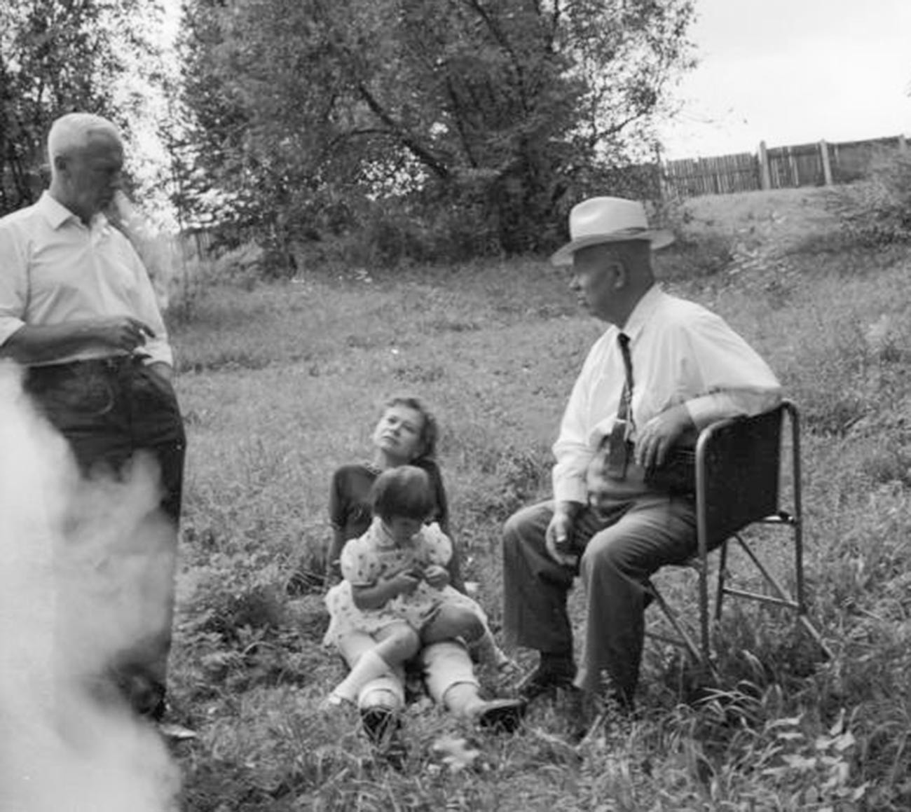 Nikita Khrushchev, Roman Karmen and an unknown woman with a child 