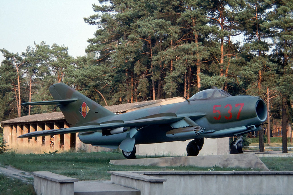 Este Lim-5 (un Mig-17 de fabricación polaca) estaba expuesto en la base de Drewitz en agosto de 1990. Ahora se conserva en el museo de Cottbus.