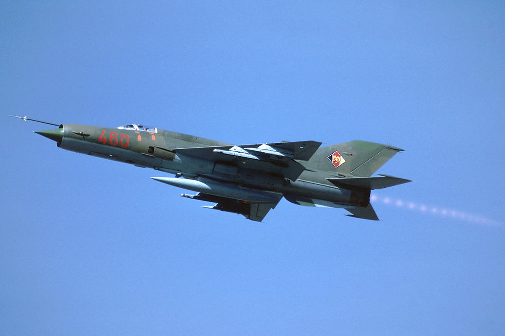 Un MiG-21MF de la Jagdfliegergeschwader 1 (JG-1) despegando de Holzdorf en agosto de 1990.