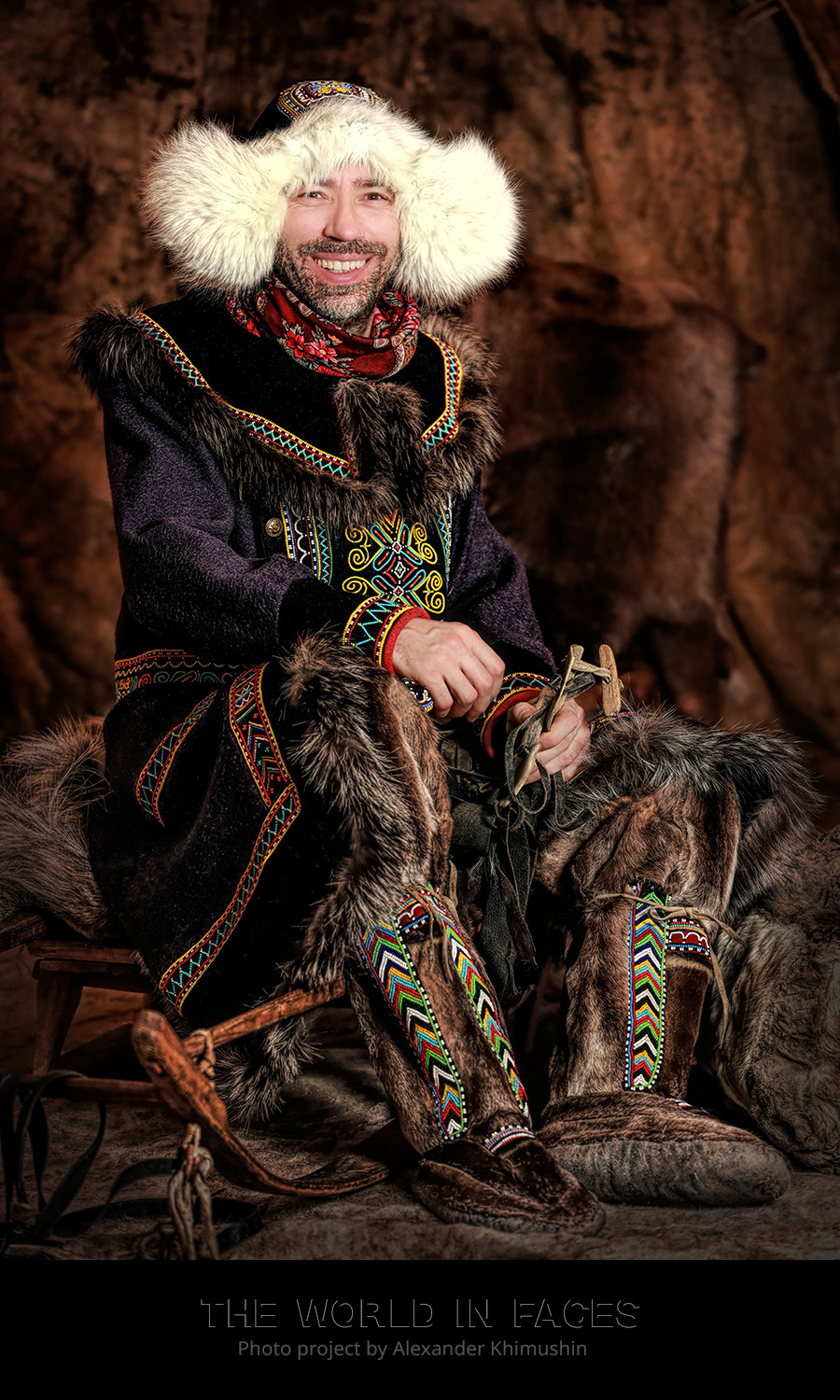 Alexander Chimuschin in traditioneller Tracht der Dolganen 