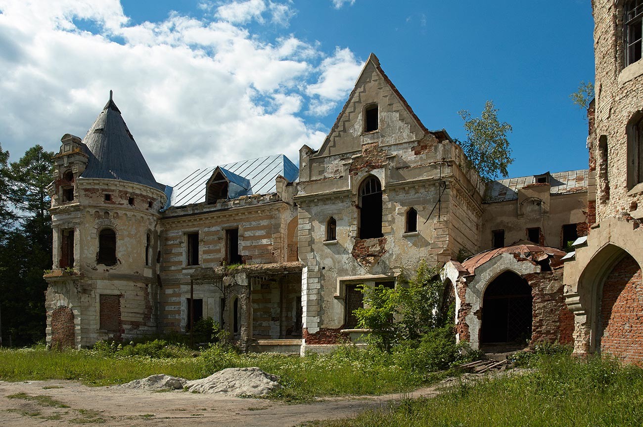 old ruins to visit near me