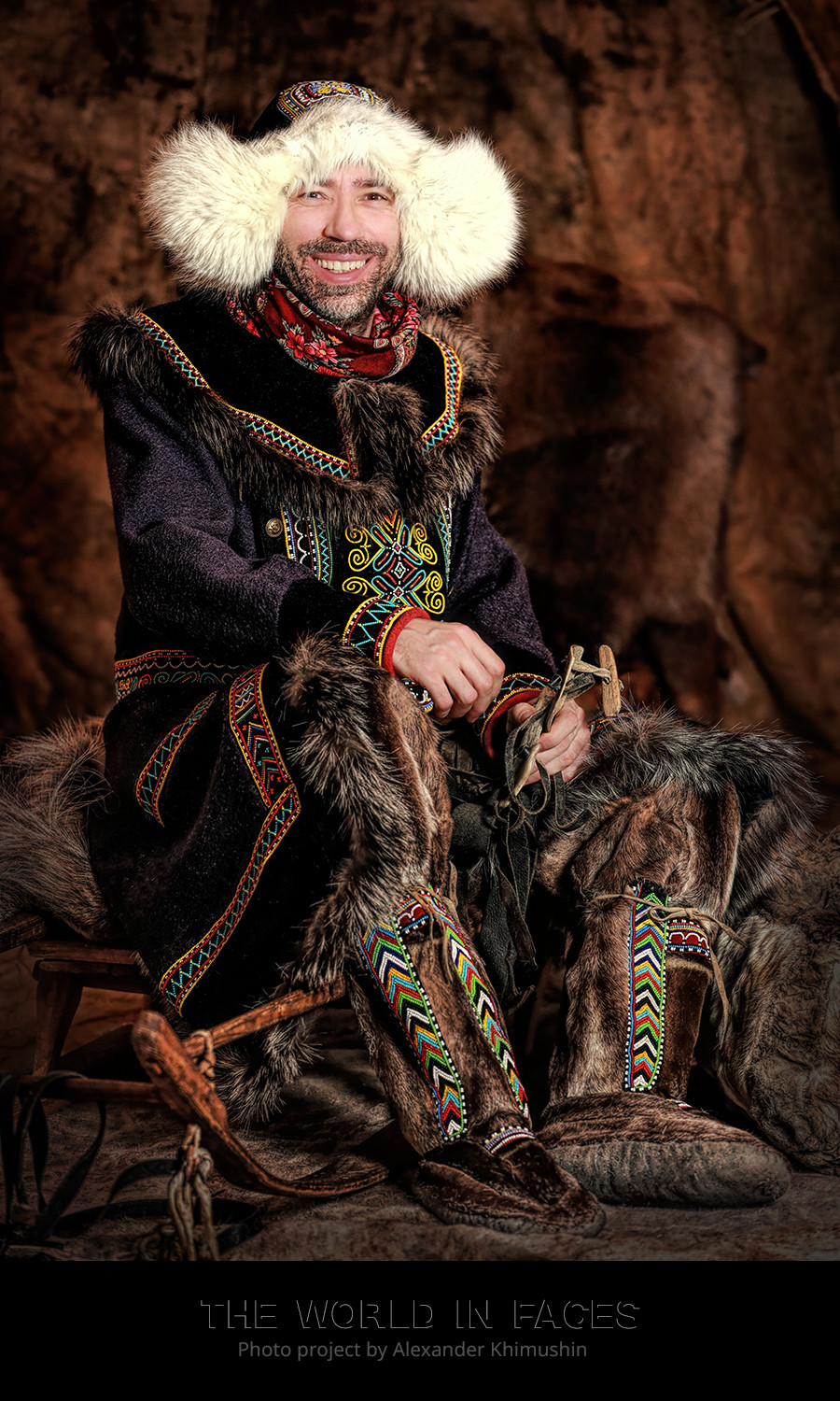 Alexander Khimushin memakai pakaian tradisional suku Dolga.