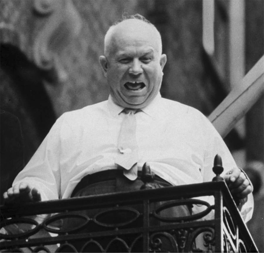 Nikita Hruščov u New Yorku, u sjedištu ruske delegacije UN-a. Ovo je bio njegov drugi i posljednji posjet Sjedinjenim Američkim Državama, rujan 1960.