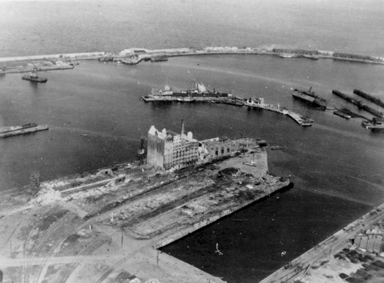 Порт Таллина 1 сентября 1941 года, после захвата города немцами.