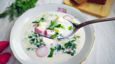 Recette: l'okrochka au kéfir, un grand classique soviétique 