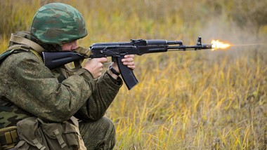 Kalachnikov présente sa nouvelle mitraillette destinée aux unités  antiterroristes - Russia Beyond FR