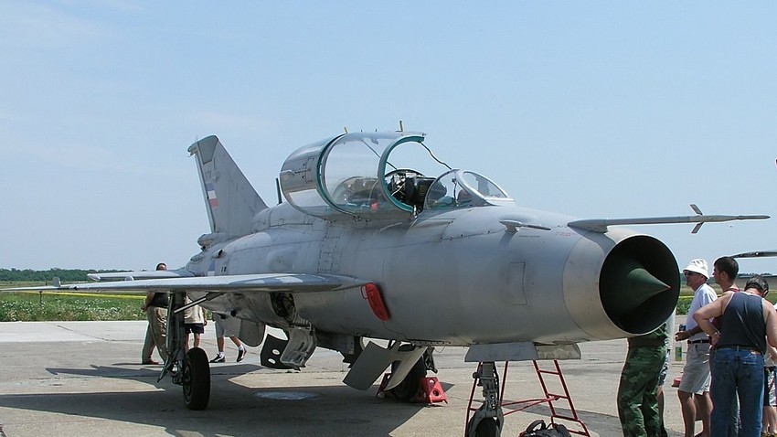 Caza de entrenamiento biplaza MiG-21UM.