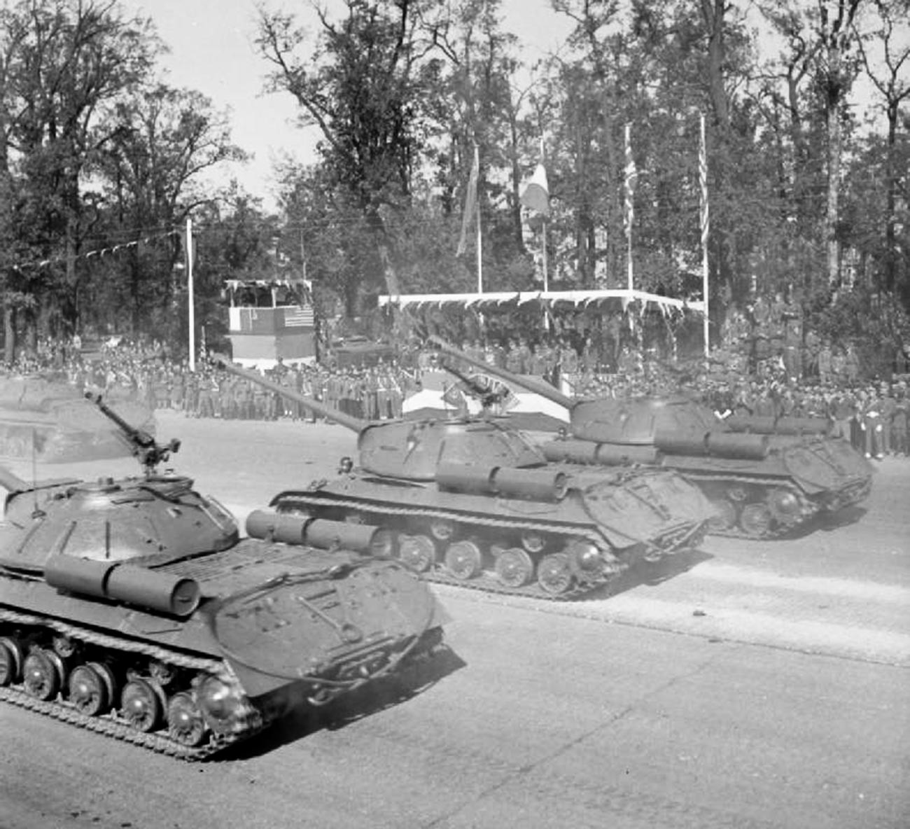 Sowjetische IS-3-Panzer auf der Parade