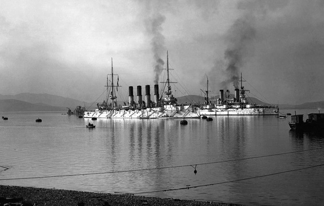  Бродови руске ескадре укотвљени у Порт Артуру.