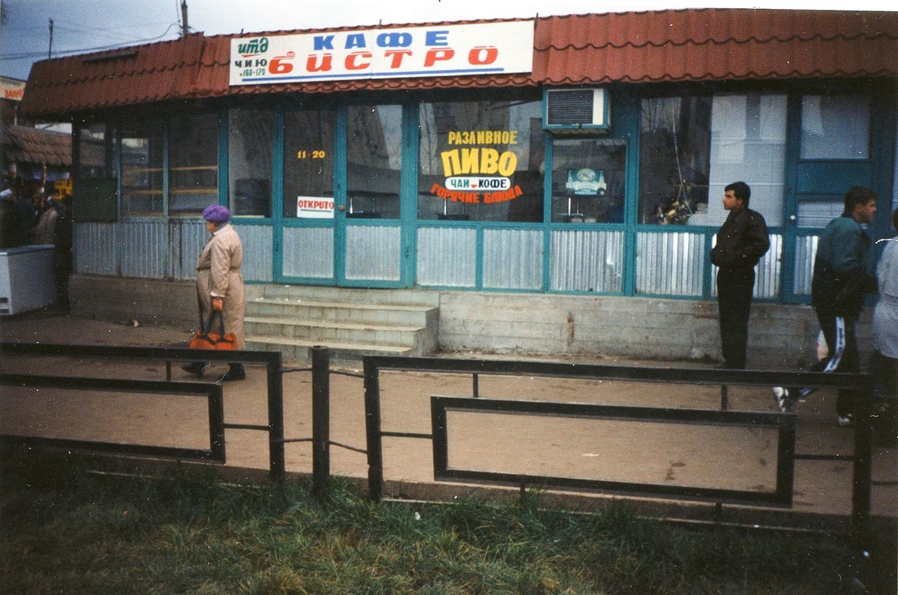 Domodedovsky market at the south of Moscow, 1990s.