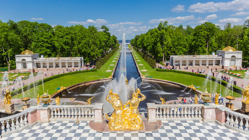 Peterhof, rezidenca Petra Velikega
