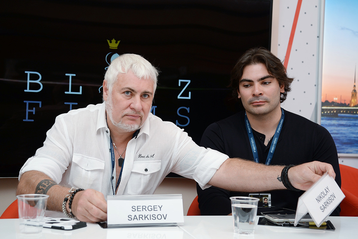 Продуцентът и кинорежисьор Сергей Саркисов вляво и творческият продуцент Николай Саркисов представят проектна Blitz Promotions 