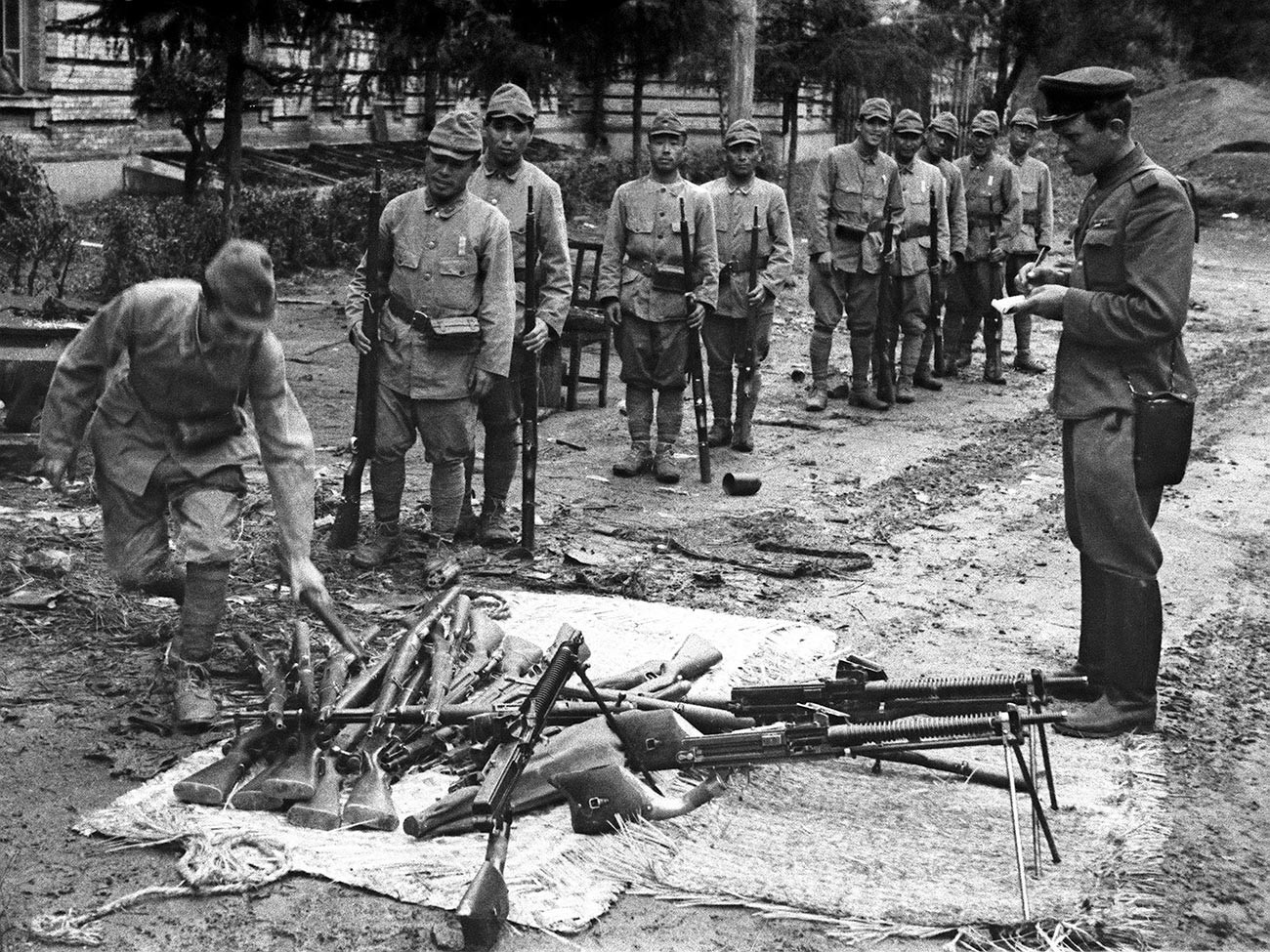 Druga svetovna vojna, avgust 1945: Zlom Japonskega imperija. Mandžurska operacija od 9. avgusta do 2. septembra 1945. Kapitulacija Kvantunške armade.