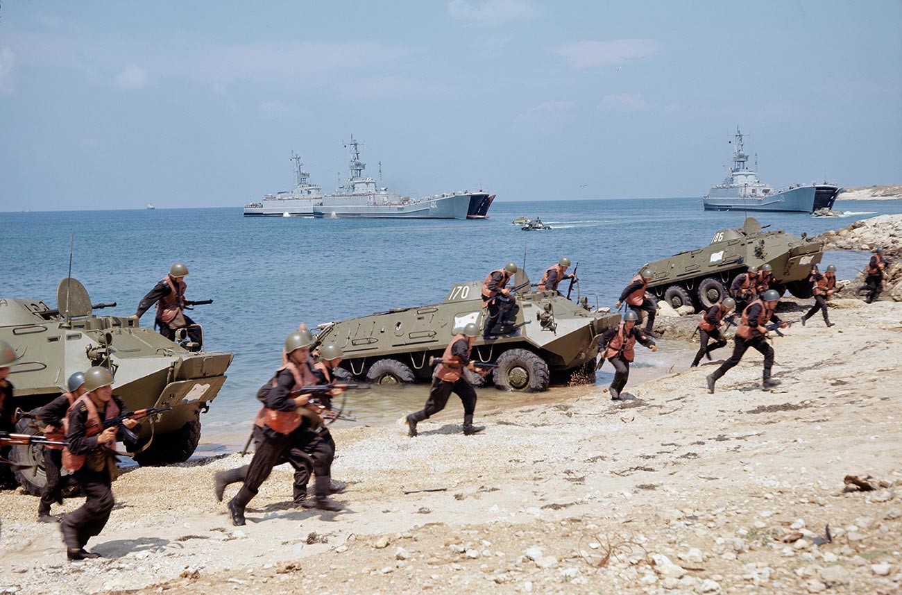 Marinci Črnomorske flote med desantnimi vajami v Ukrajinski SSR