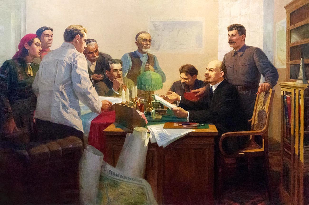 Potpisivanje dekreta o formiranju Tatarske Autonomne Sovjetske Socijalističke Republike.

