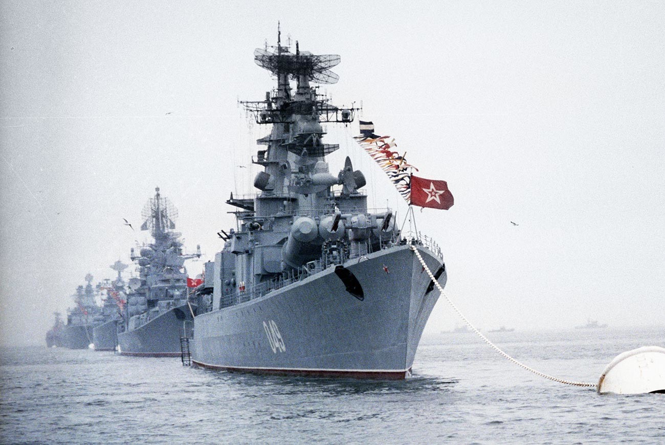 La célébration de la journée de la marine soviétique à Vladivostok, 1986
