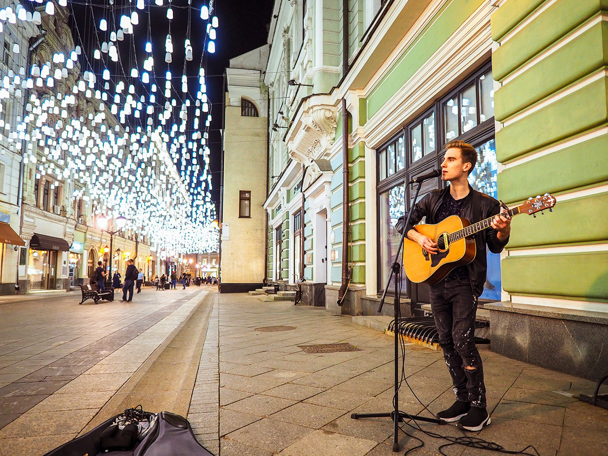 Performance at the Stolechnikov Lane.