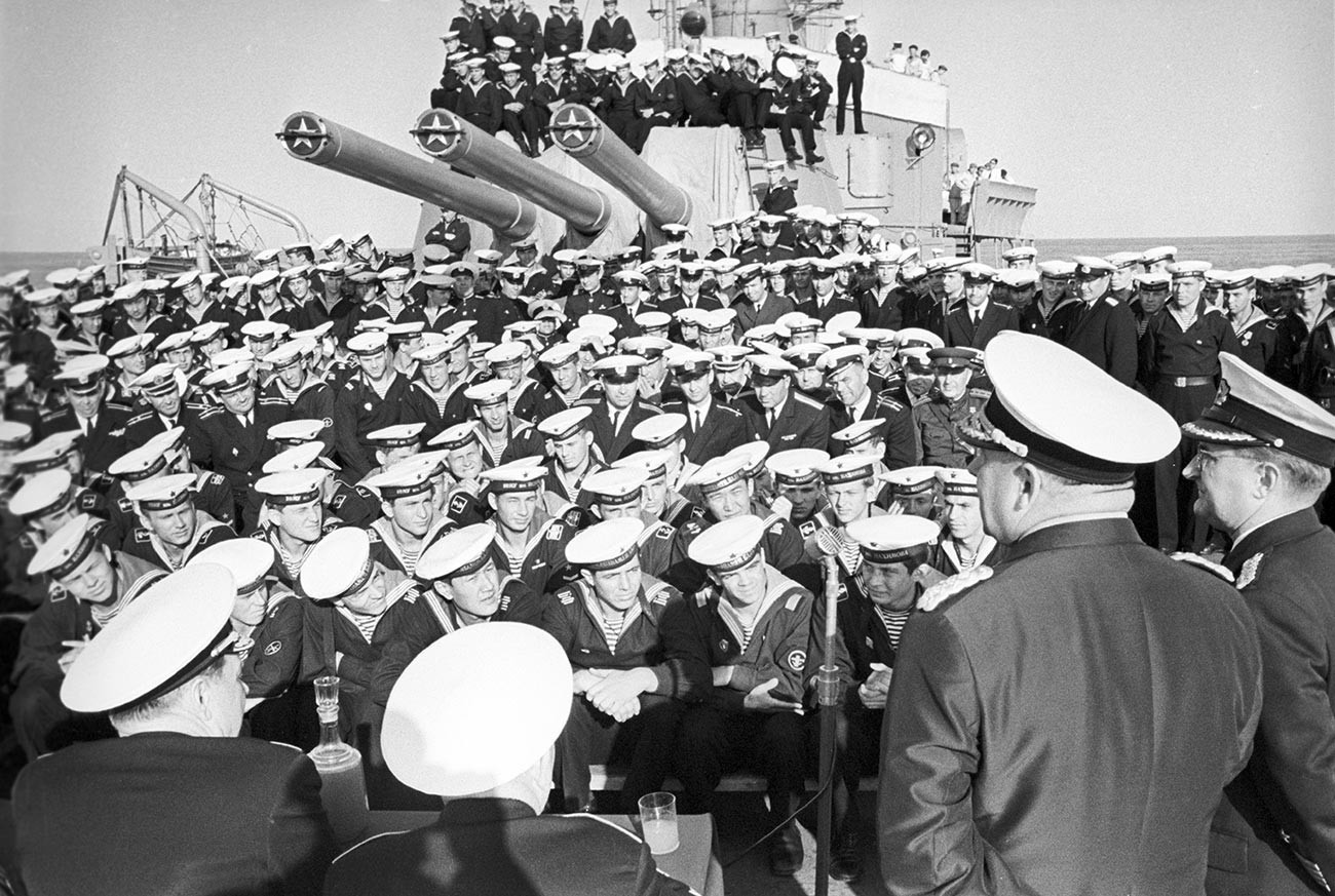 Митинг на пријателство на крстосувачот „Киров“ во текот на маневрите „Север-68“ . Под раководство на командантот на  С.Г. Горшков, учествуваа 300 воени бродови и 500 палубни авиони на морнарицата на Источна Германија и Полска, Балтичката и Северната флота на СССР.
