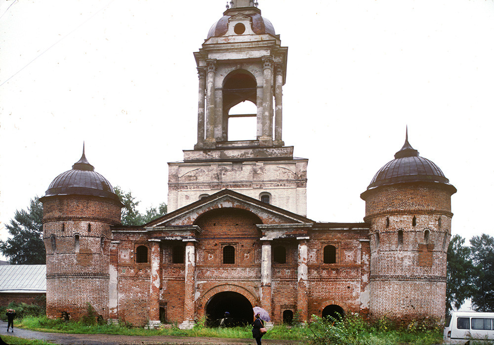 St. Avraamy Epiphany Monastery. Church of St. Nicholas over Holy Gate, west view before restoration. August 5, 1995