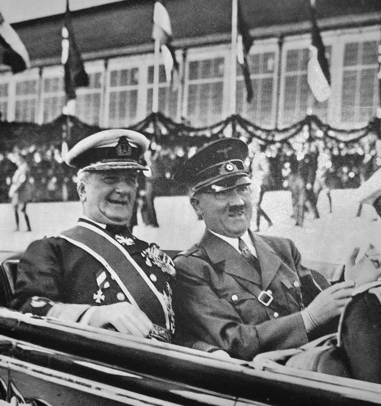 Унгарският лидер Миклош Хорти и Адолф Хитлер през 1938 г.
