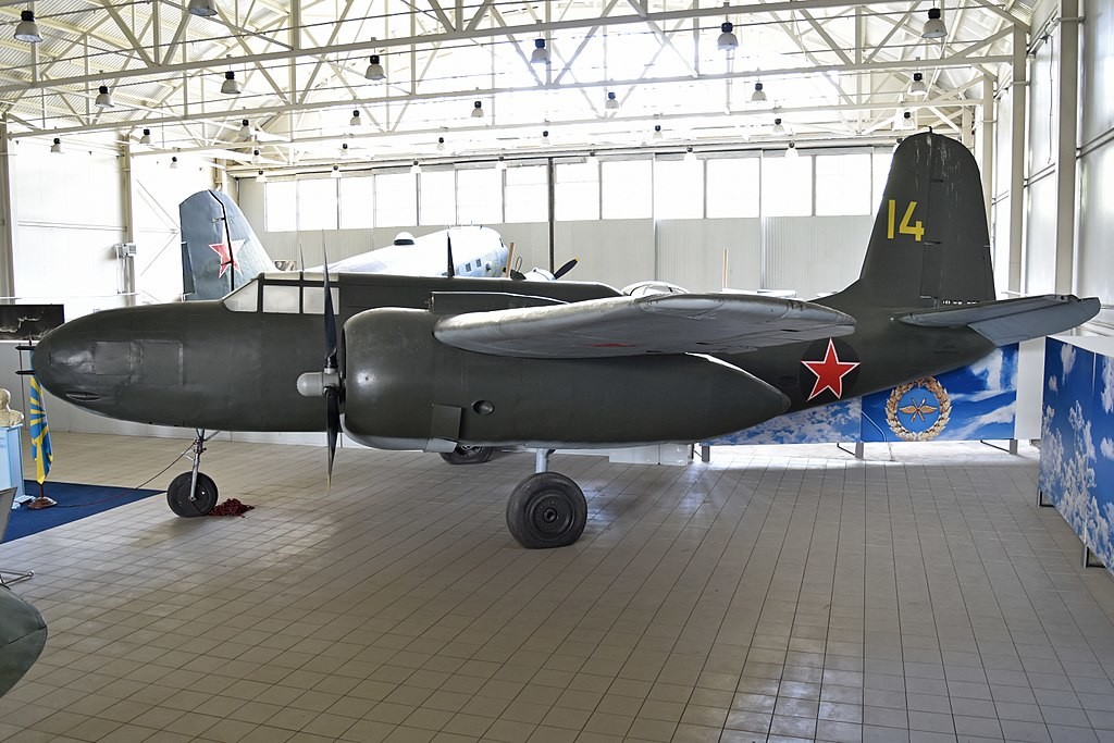 Recuperado en estado de abandono en un aeródromo al norte de Vladivostok, este Boston fue restaurado en Novosibirsk. Se exhibe en el Hangar 6B detrás del edificio de entrada.