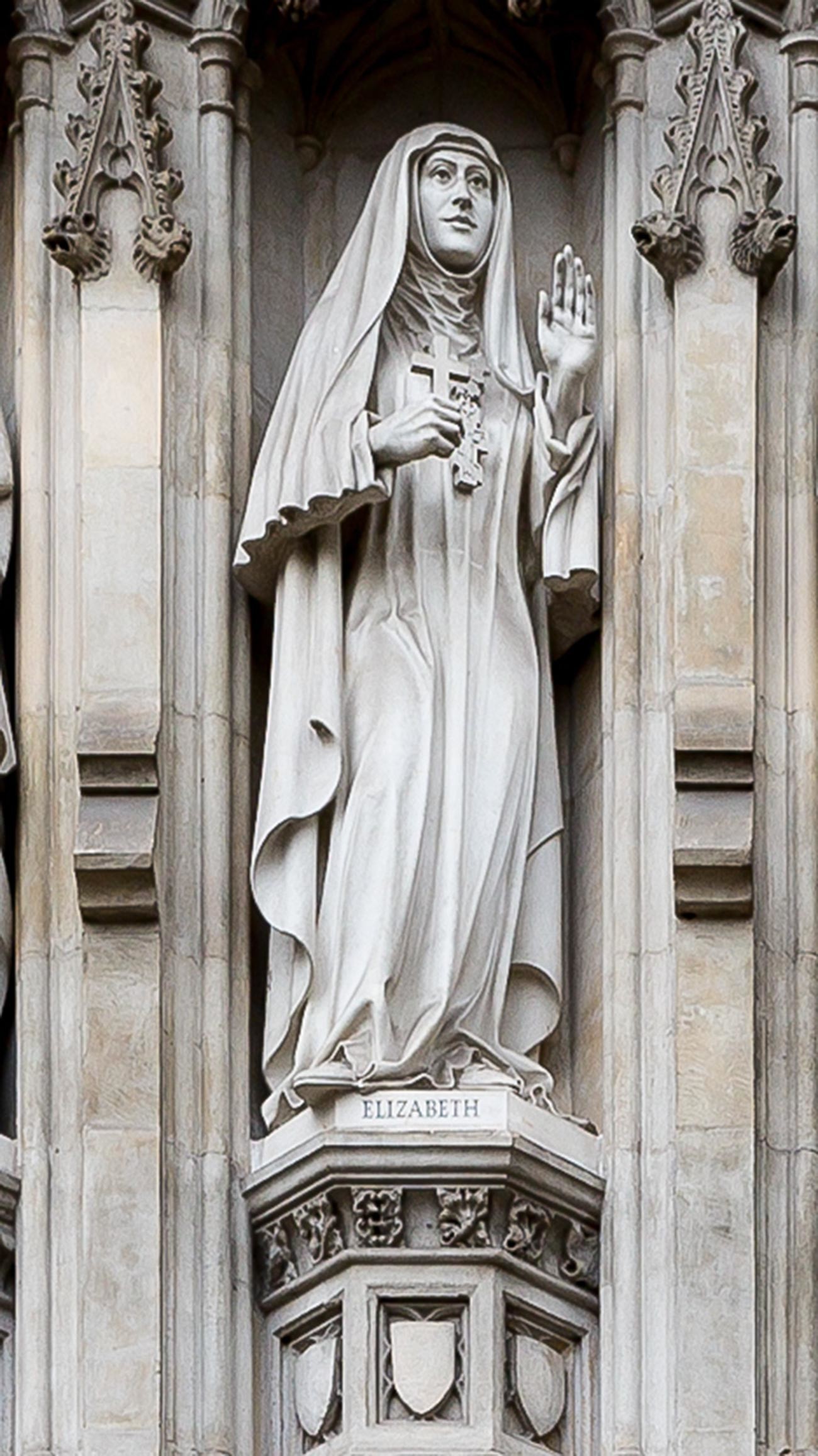 エリザヴェータ・フョードロヴナの彫像