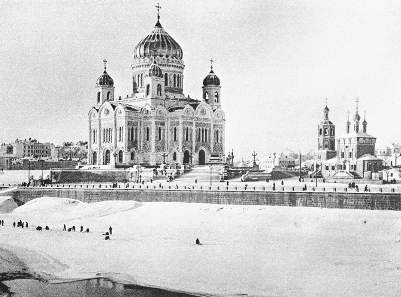 Catedral de Cristo Salvador, construída em homenagem à vitória na Guerra Patriótica de 1812. 1927