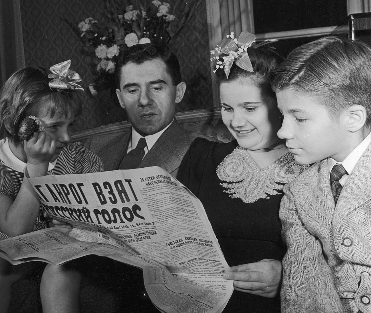 Andrej Gromiko, sovjetski veleposlanik u Sjedinjenim Državama, sa suprugom i djecom u diplomatskom stanu u Washingtonu, 1944.