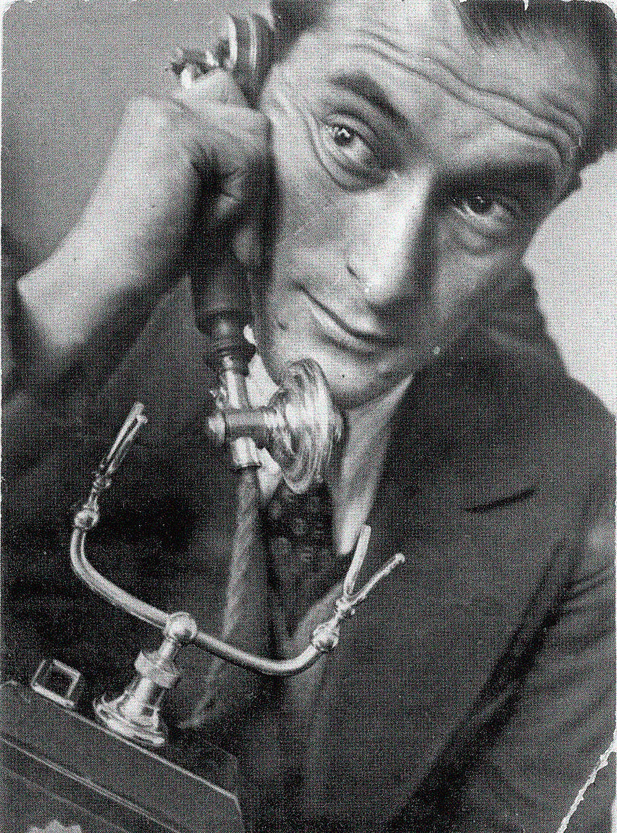 Petrov no início dos anos 1930.