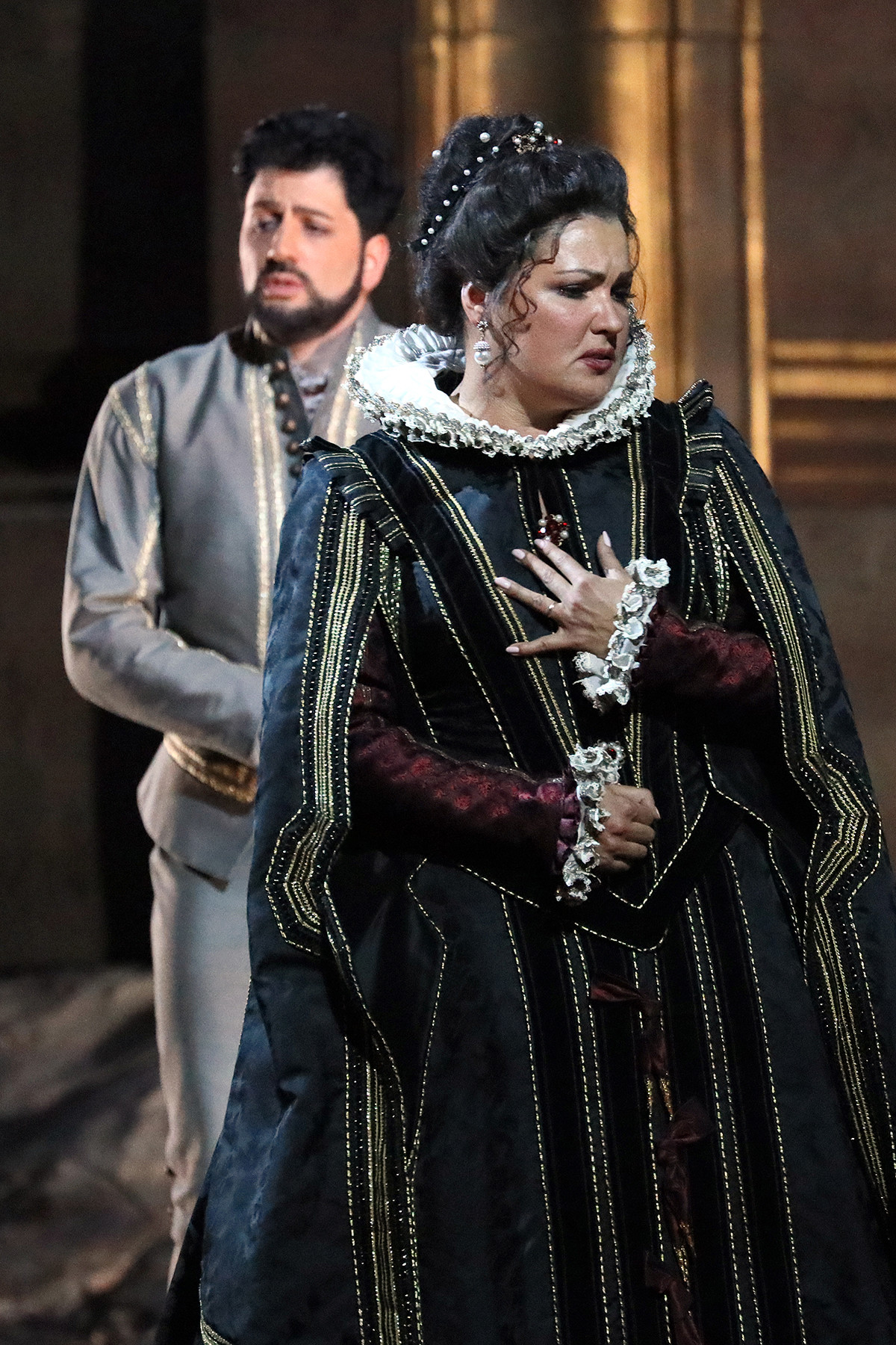 Anna Netrebko e Ioussef Eivazov na ópera ‘Don Carlo’. Damir Yusupov/bolshoi.ru