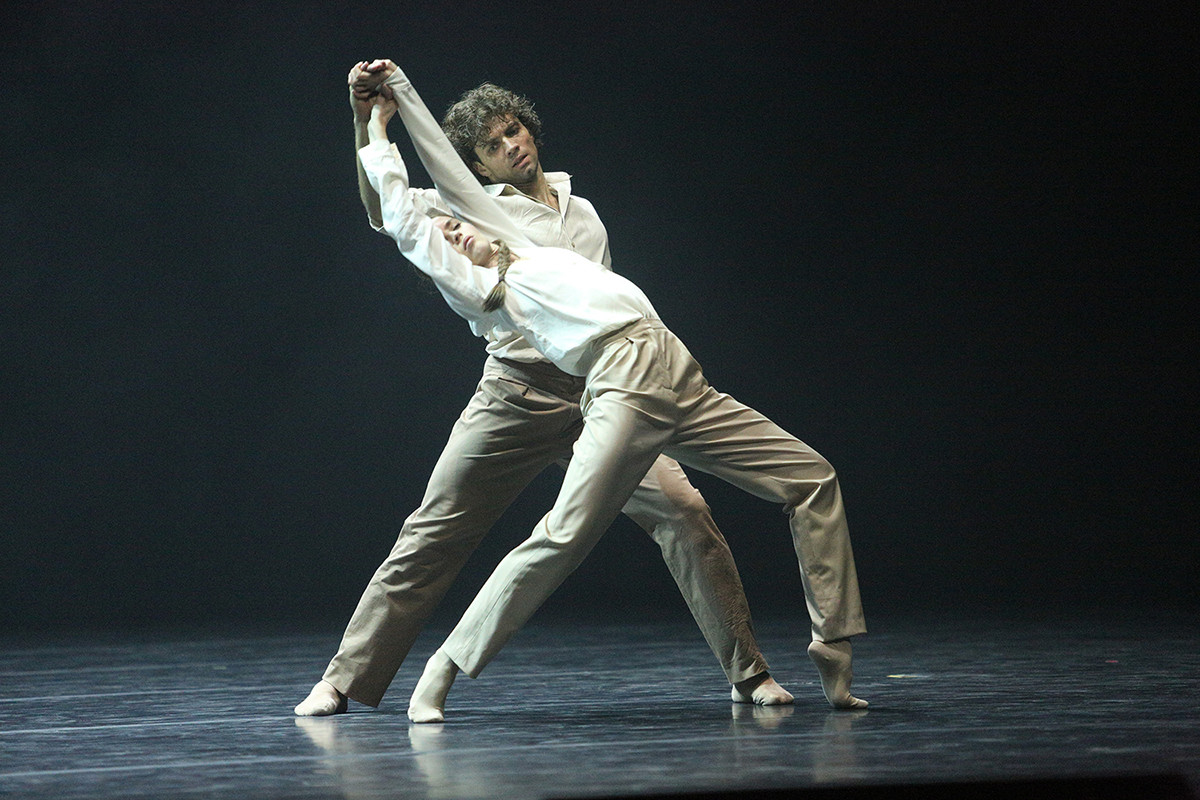 Maria Winogradowa, Igor Zwirko im Ballett „Fading“. 
