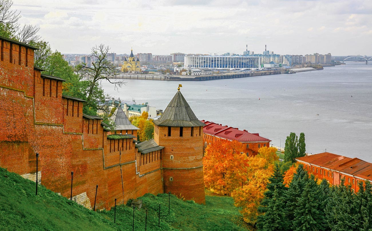 Musim gugur di kota tepi Sungai Volga, Nizhny Novgorod.